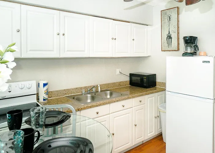 713 Miami Beach Apartments